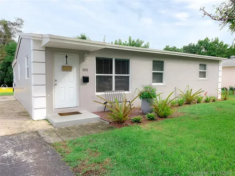 1521 N 70th Way Hollywood FL 33024