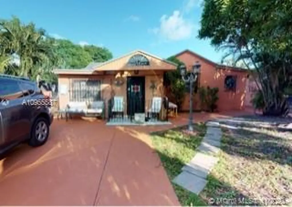 287 NW 44th Avenue Miami FL 33126