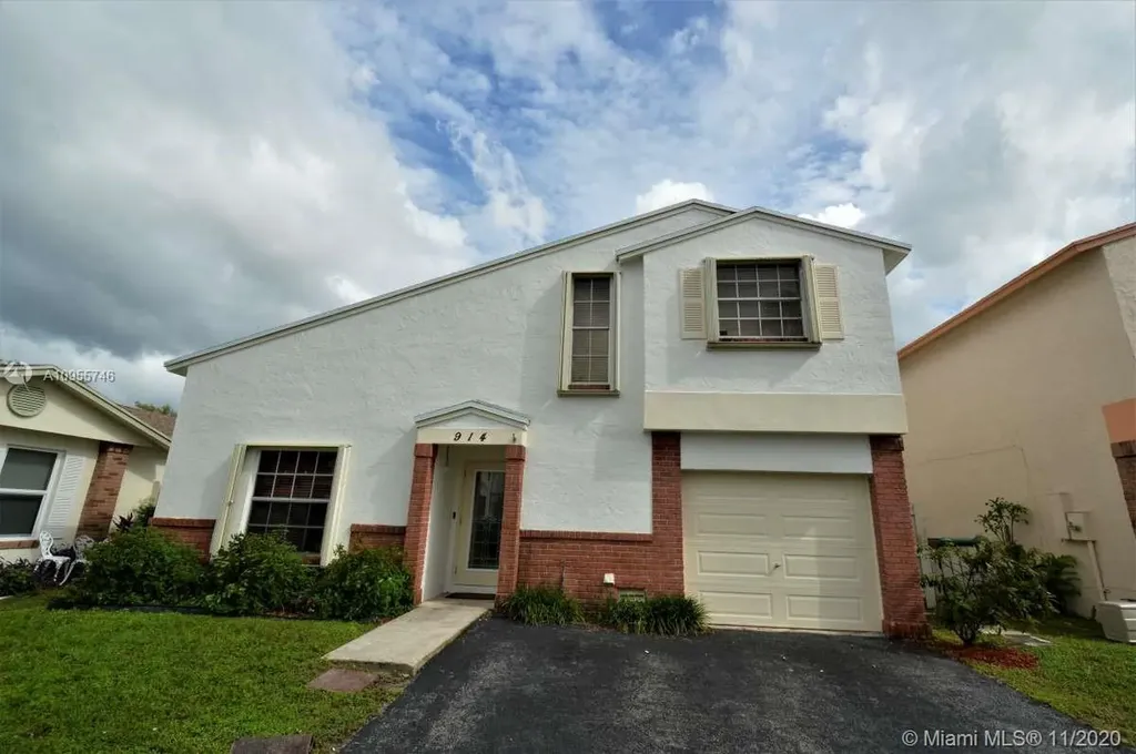 914 Cumberland Terrace Davie FL 33325