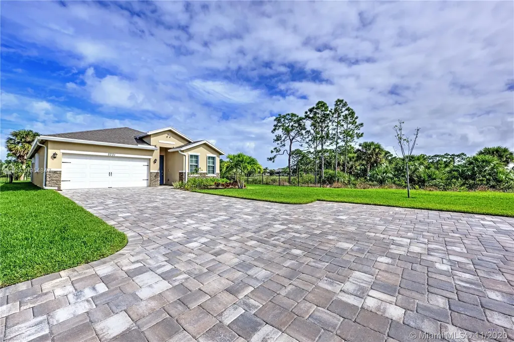 5731 SE Canyata Court Hobe Sound FL 33455