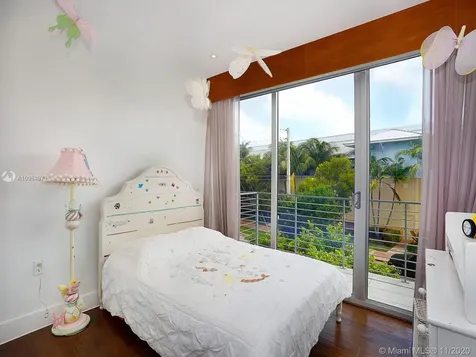 548 Fernwood Road Key Biscayne FL 33149
