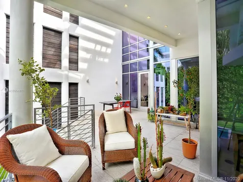548 Fernwood Road Key Biscayne FL 33149