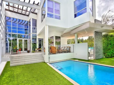 548 Fernwood Road Key Biscayne FL 33149
