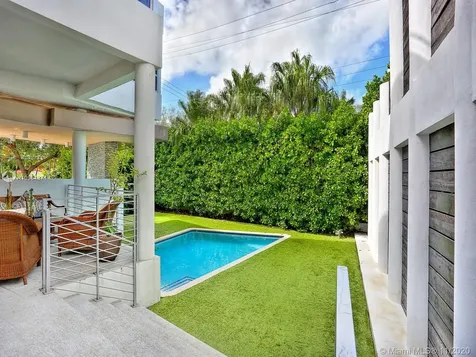548 Fernwood Road Key Biscayne FL 33149