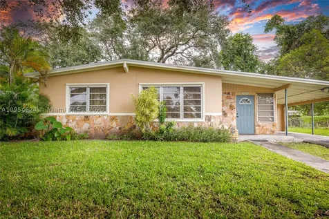 3320 SW 38th Street West Park FL 33023