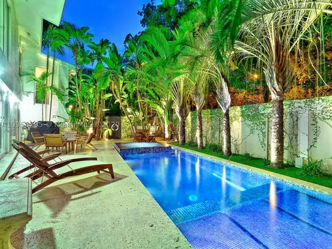 2989 Natoma Street Miami FL 33133