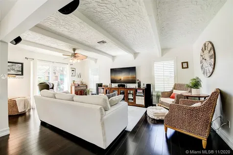 8944 SW 177th Terrace Palmetto Bay FL 33157