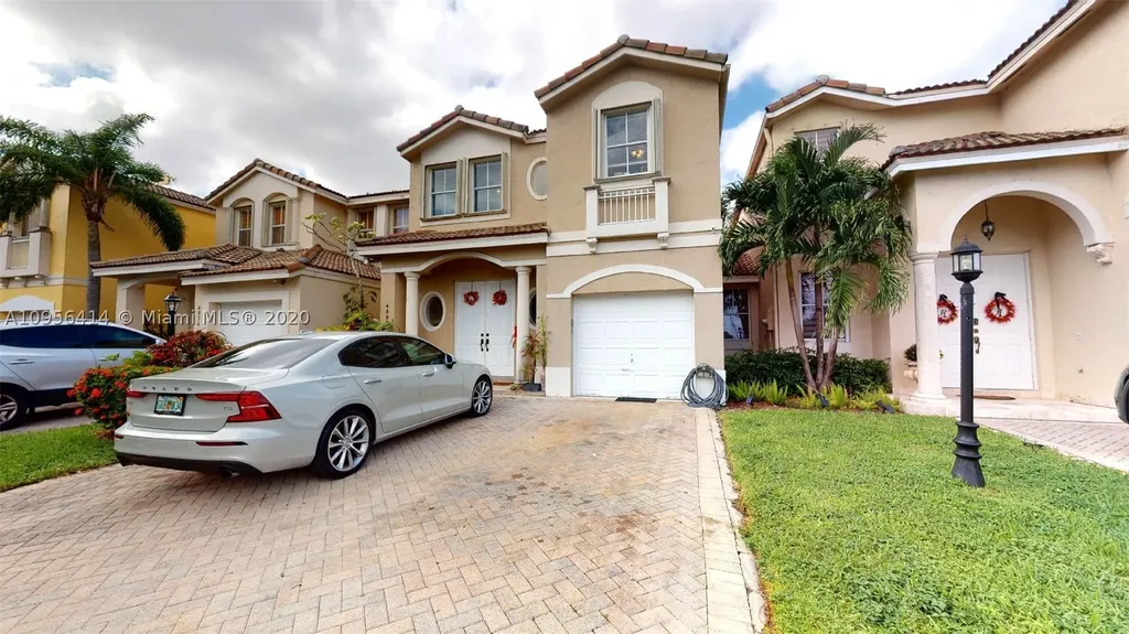 4882 NW 108th Passage Doral FL 33178