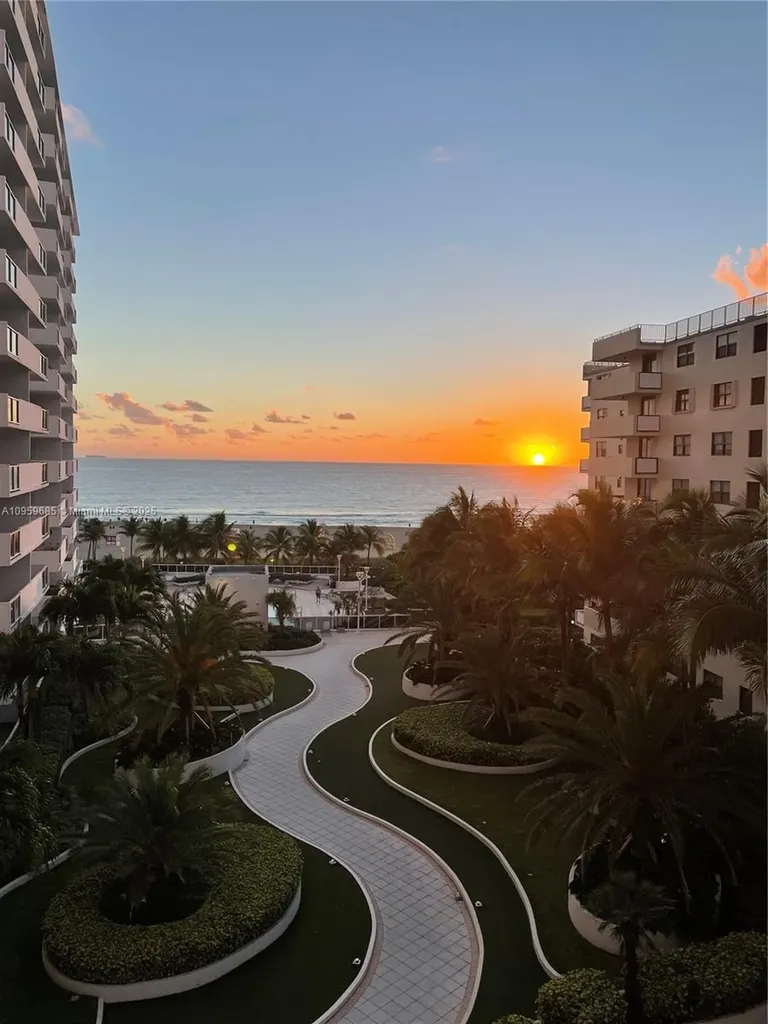 100 Lincoln Road Miami Beach FL 33139