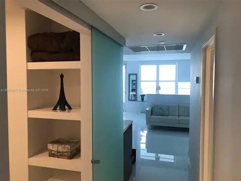 100 Lincoln Road Miami Beach FL 33139