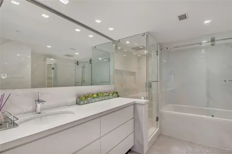 400 S Pointe Drive Miami Beach FL 33139