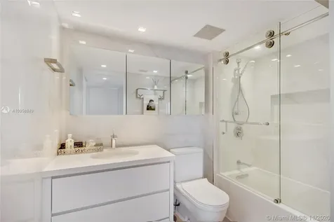 400 S Pointe Drive Miami Beach FL 33139
