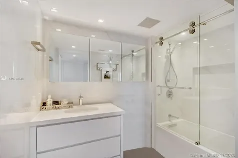 400 S Pointe Drive Miami Beach FL 33139