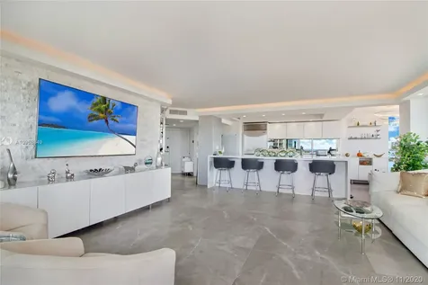 400 S Pointe Drive Miami Beach FL 33139