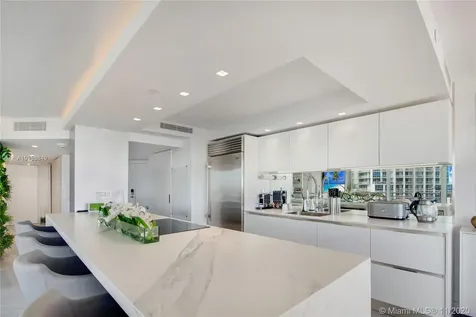 400 S Pointe Drive Miami Beach FL 33139