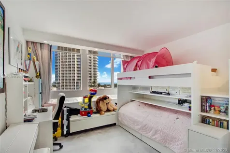400 S Pointe Drive Miami Beach FL 33139