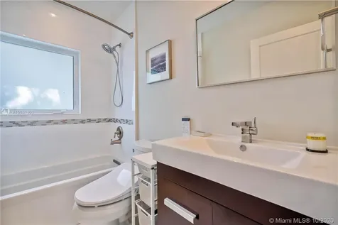 6025 Alton Road Miami Beach FL 33140