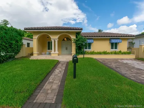 6925 Trouville Esplanade Miami Beach FL 33141