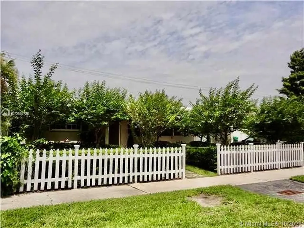 5040 SW 93rd Court Miami FL 33165