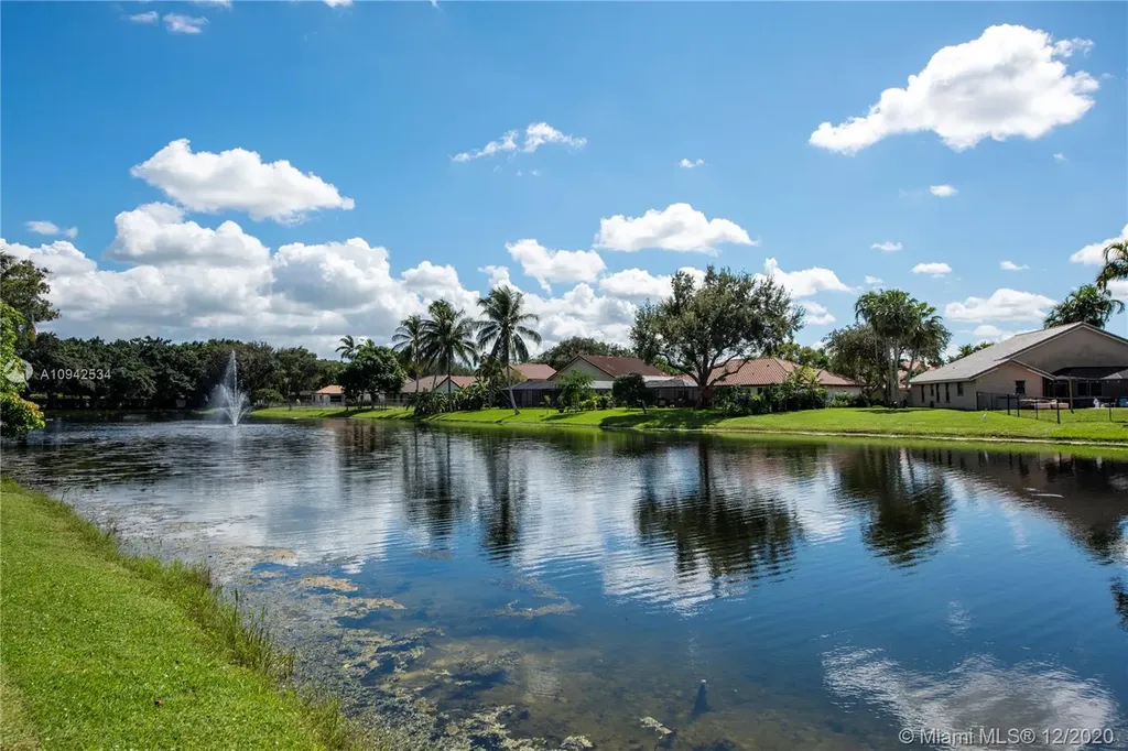 8940 Woodside Court Davie FL 33328