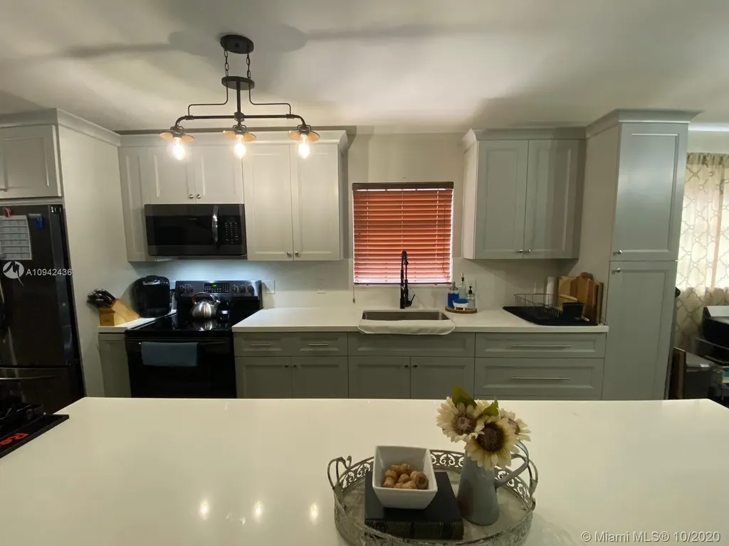 2557 W 72nd Place Hialeah FL 33016