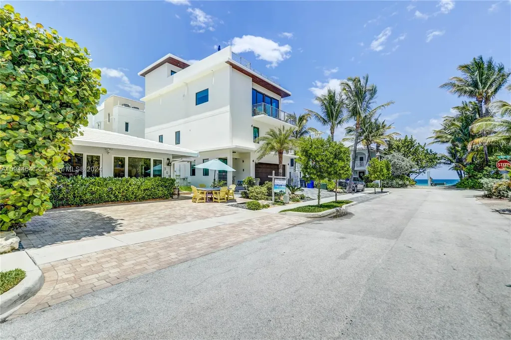 309 Oak Street Hollywood FL 33019