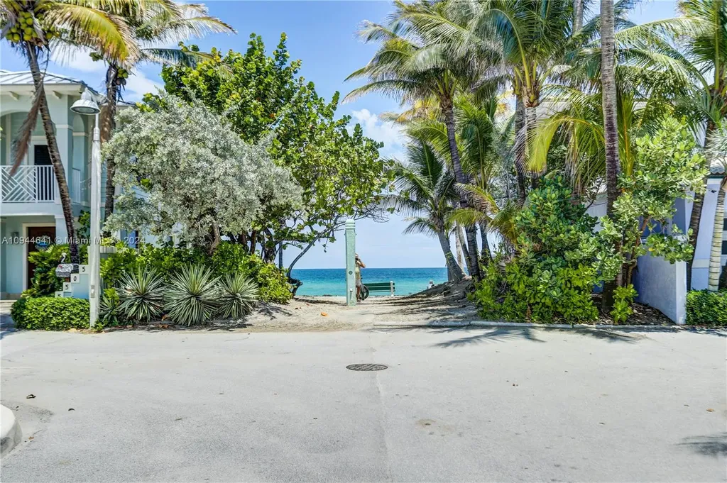 309 Oak Street Hollywood FL 33019