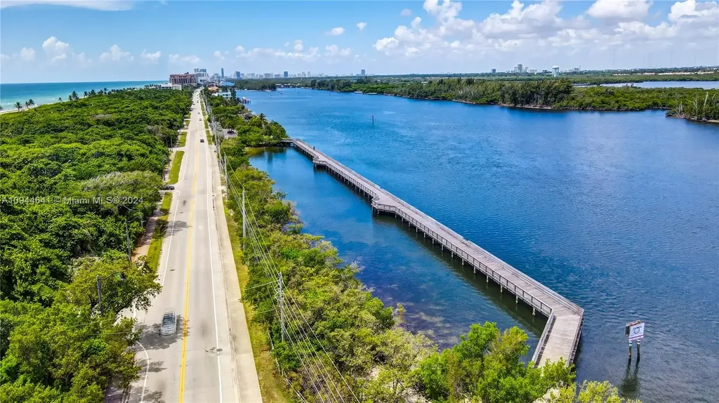 309 Oak Street Hollywood FL 33019