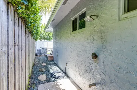 309 Oak Street Hollywood FL 33019