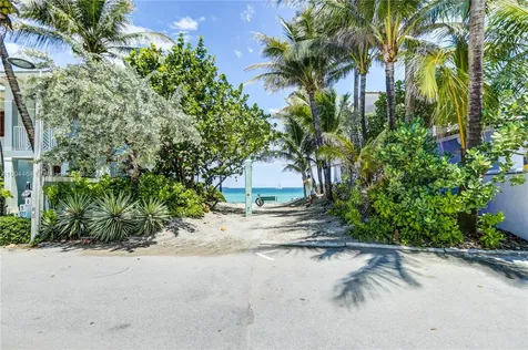 309 Oak Street Hollywood FL 33019