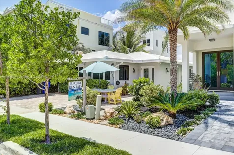 309 Oak Street Hollywood FL 33019