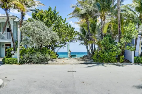 309 Oak Street Hollywood FL 33019