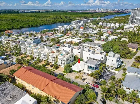 309 Oak Street Hollywood FL 33019