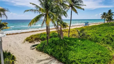 309 Oak Street Hollywood FL 33019
