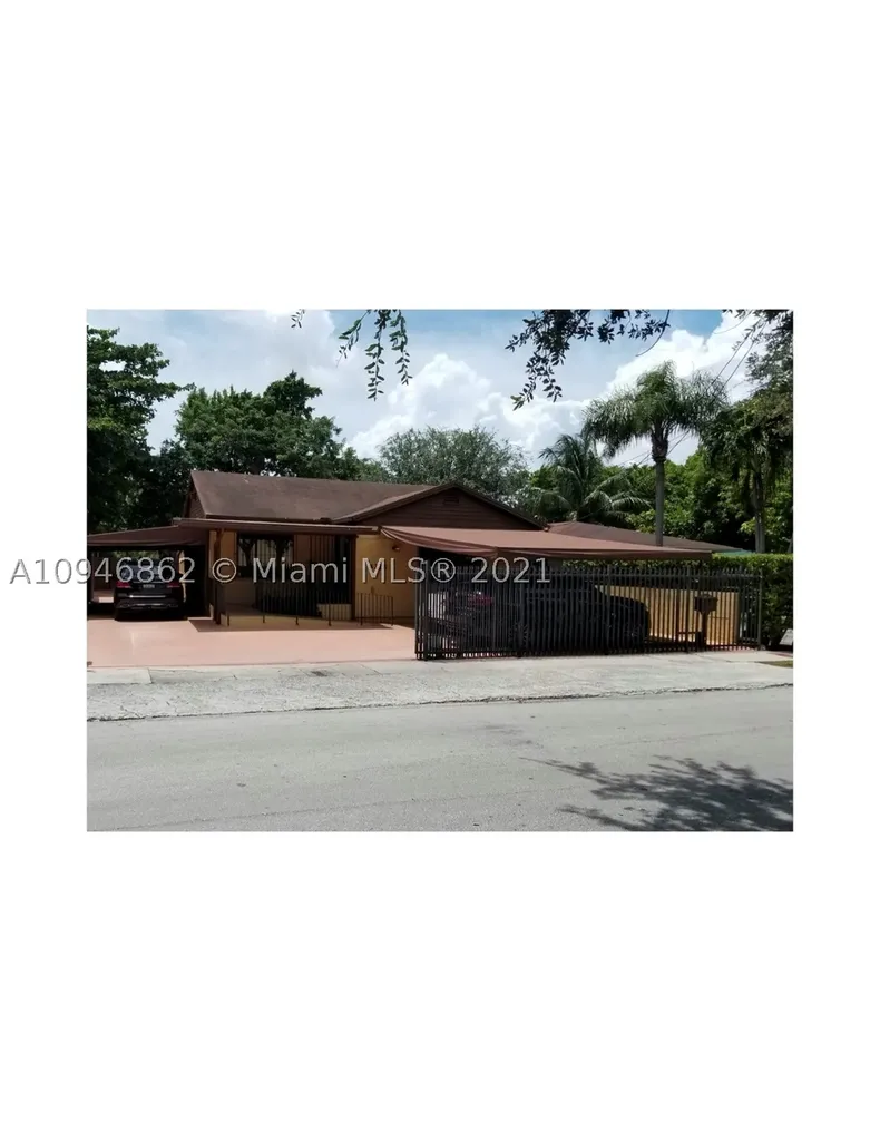 4218 SW 9th Street Miami FL 33134