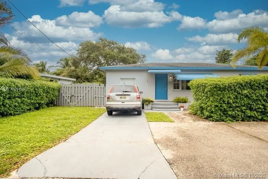 2537 Hayes Street Hollywood FL 33020