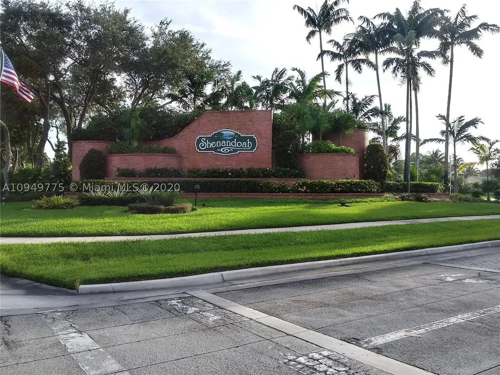 14021 N Forest Oak Circle Davie FL 33325