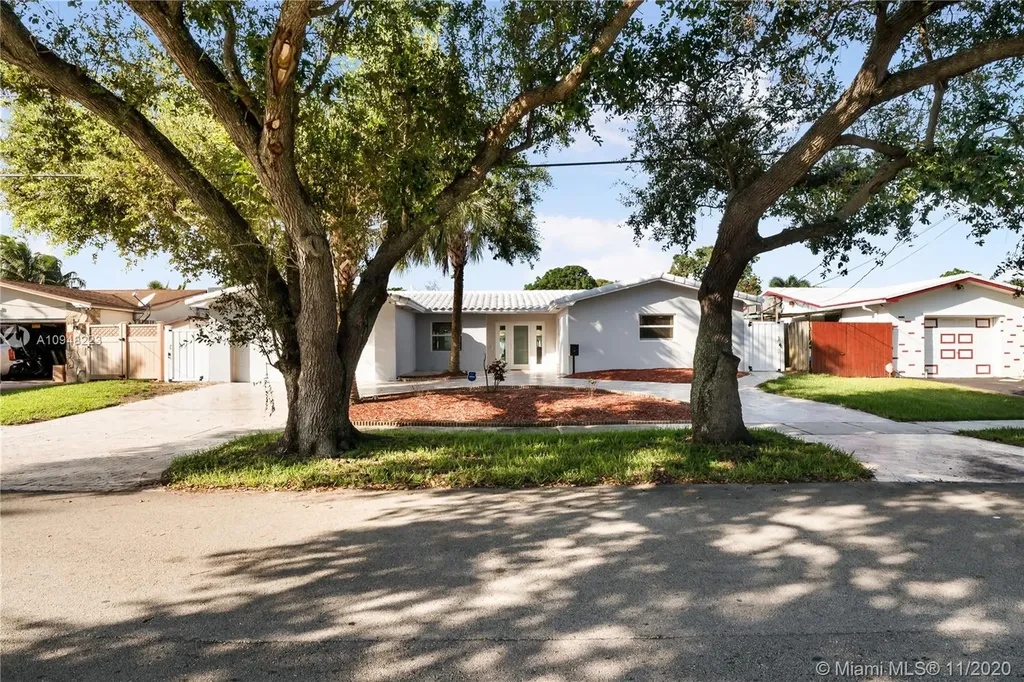 2721 Roosevelt Street Hollywood FL 33020