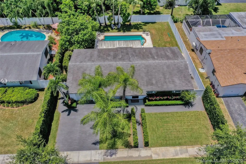 8915 SW 156th Street Palmetto Bay FL 33157