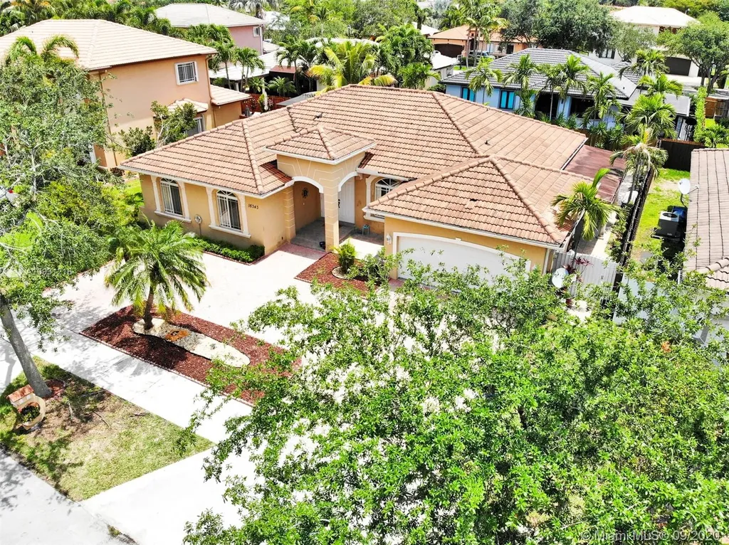 16343 NW 77th Path Miami Lakes FL 33016