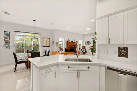 6528 SW 27th Street Miami FL 33155