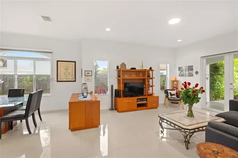 6528 SW 27th Street Miami FL 33155