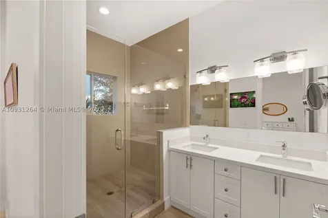 6528 SW 27th Street Miami FL 33155