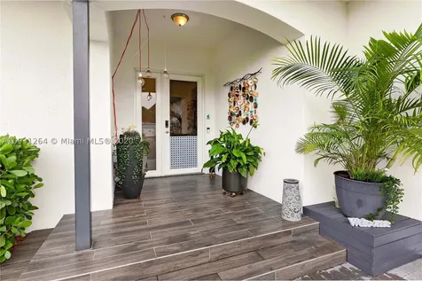 6528 SW 27th Street Miami FL 33155
