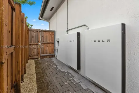 6528 SW 27th Street Miami FL 33155