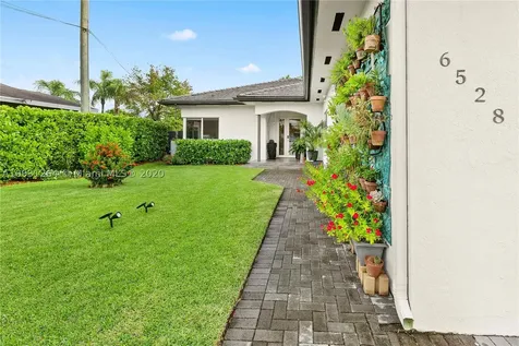 6528 SW 27th Street Miami FL 33155