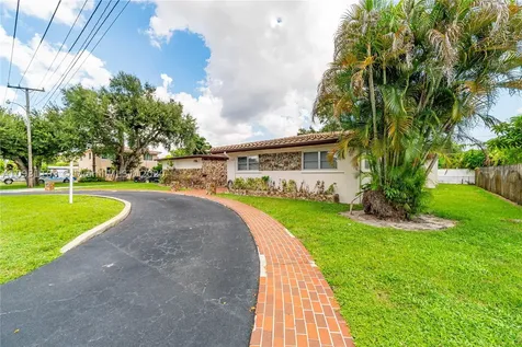 1401 SW 68th Boulevard Pembroke Pines FL 33023