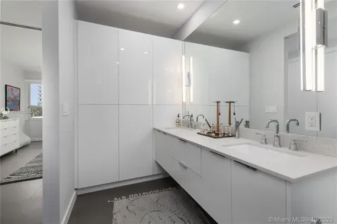 11 Island Avenue Miami Beach FL 33139