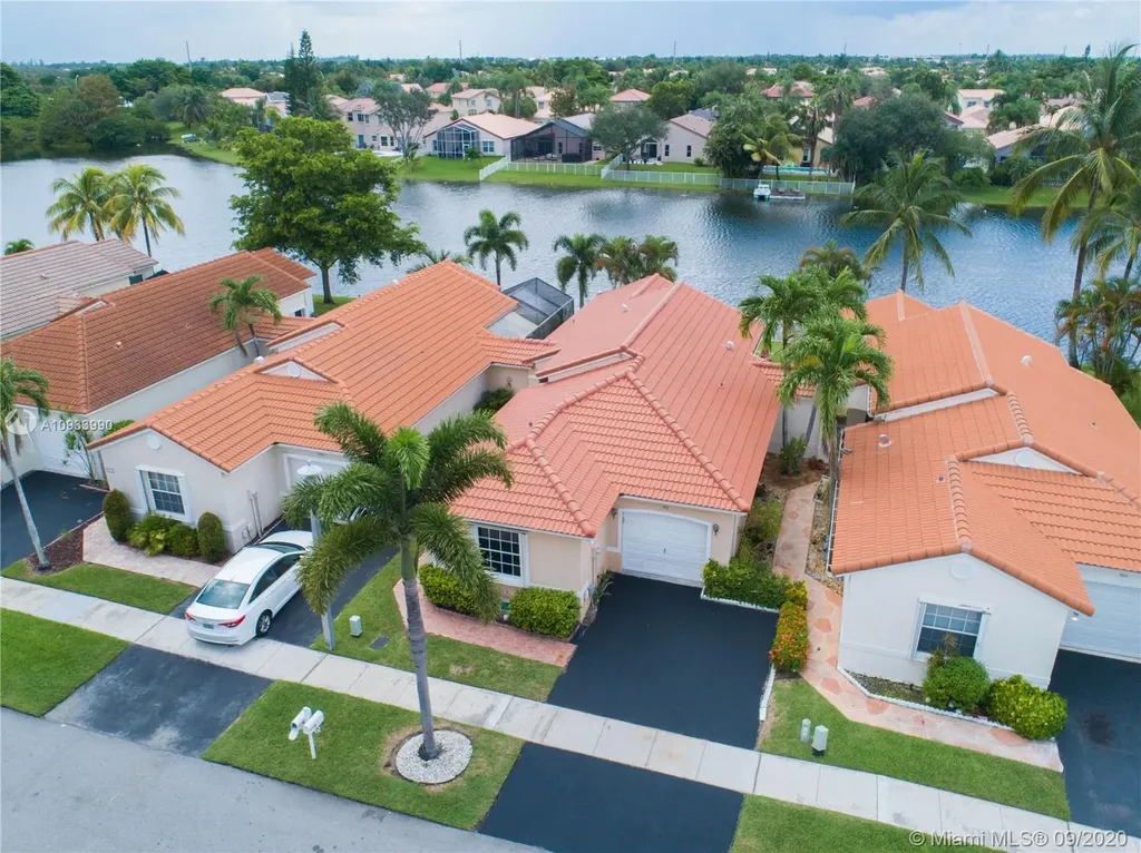 976 SW 180th Terrace Pembroke Pines FL 33029
