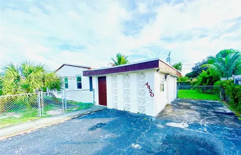 4420 SW 33rd Drive West Park FL 33023